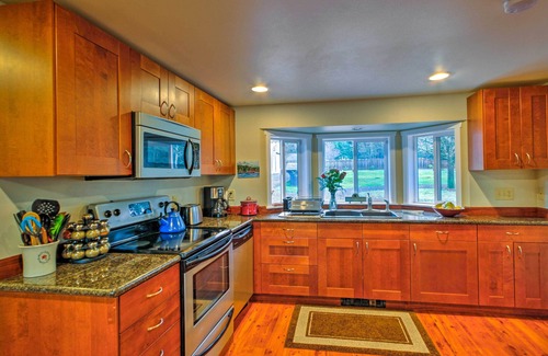 Gig Harbor House | Peacock Hill Retreat on 1 Acre, 1 Mi to Harbor