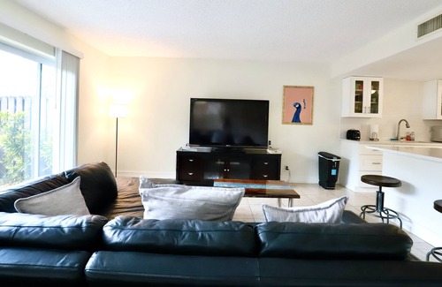 River Oaks Apartment | Peacock Paradise-Close to Airport, Cruiseport