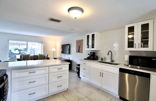 River Oaks Apartment | Peacock Paradise-Close to Airport, Cruiseport