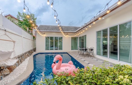 Nong Prue Villa | Peacock Pool Villa