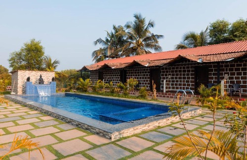 Nagoa House | Peacock Retreat 4BR Cottages with Private Pool & Scenic Views Saligao