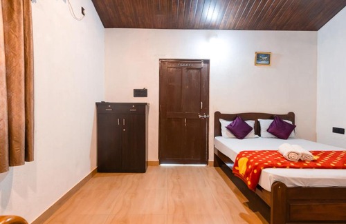 Nagoa House | Peacock Retreat 5BR Cottages with Private Pool & Scenic Views Saligao
