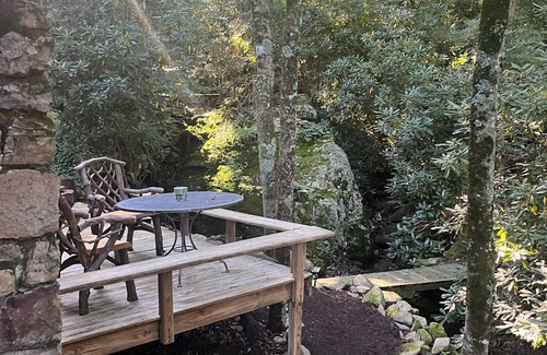 Blowing Rock Cabin | PEACOCK RIDGE Great location, minutes from Blowing Rock and Appalachian Ski Mtn!