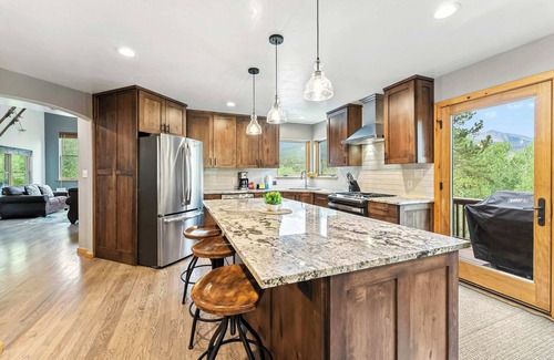 Breckenridge House | Peak 7 Mountain Lodge - Hot Tub & Expansive Views!