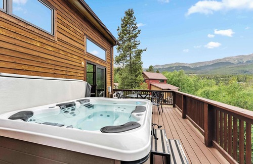 Breckenridge House | Peak 7 Mountain Lodge - Hot Tub & Expansive Views!