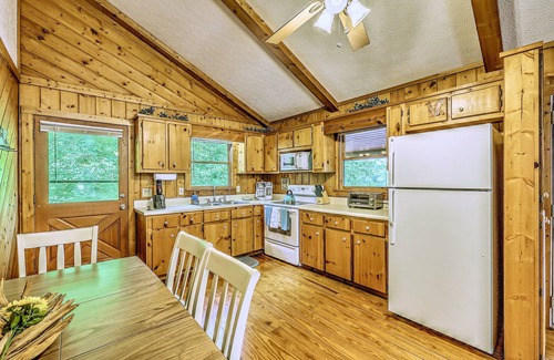 Mineral Bluff Cabin | Peak-a-Blue: Hottub Movies/Mtn View/Bigfoot Bunker Game Rm/Big Deck/Fire Pit