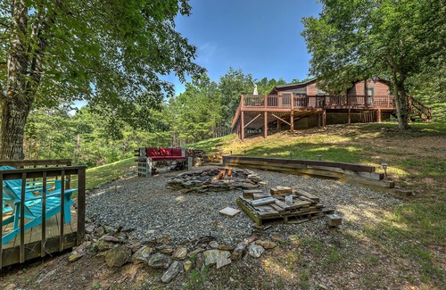 Mineral Bluff Cabin | Peak-a-Blue: Hottub Movies/Mtn View/Bigfoot Bunker Game Rm/Big Deck/Fire Pit
