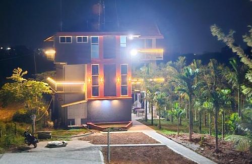 Chikkamagaluru House | Peak by the Lake