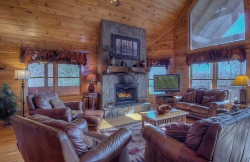 Blue Ridge Cabin | Peak of Perfection- Stunning Sunset Views | 5 bedrooms | Minutes from Downtown