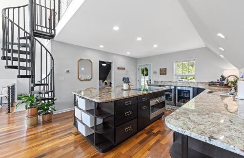 Afton House | Peak Retreat Near Trails And Wineries