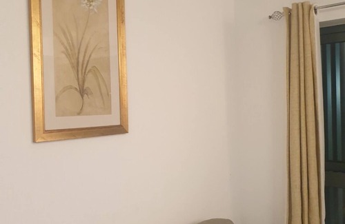 South Hornchurch Apartment | Peak Serene Spacious 2-Bedroom close to Amenities and free parking