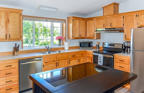 Corvallis House | Peak View - Outdoor Dining w/Fire Table - Close to Downtown & OSU