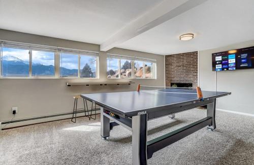 West Colorado Springs House | PeakView Family Lux - Man Cave Hot Tub BBQ Views