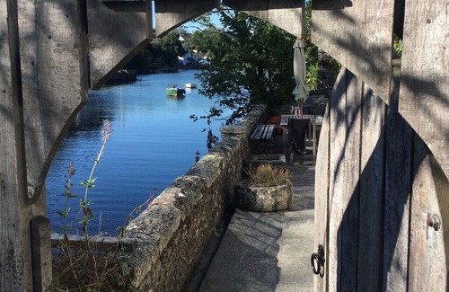 Helford House | Pear Tree Cottage - Three Bedroom House, Sleeps 6