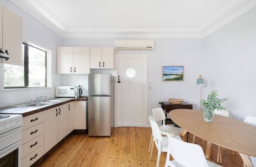 Pearl Beach House | Pearl Beach House - 2 min to sand & sea - 2 semis