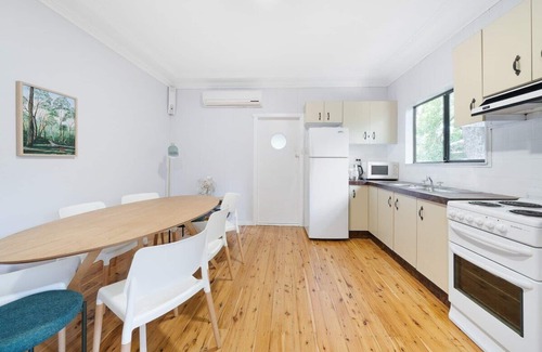 Pearl Beach House | Pearl Beach House - 2 min to sand & sea - 2 semis