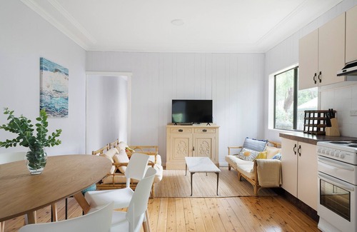 Pearl Beach House | Pearl Beach Semi - 2 min to sand & sea – Wattle
