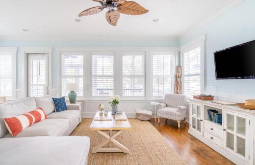 Santa Rosa Beach House | Pearl by AvantStay Idyllic Seaside Getaway w 2 Large Decks Lush Garden