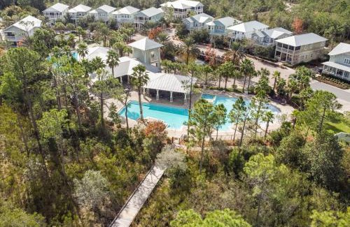 Santa Rosa Beach House | Pearl by AvantStay Idyllic Seaside Getaway w 2 Large Decks Lush Garden