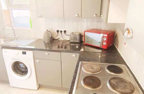 Brent House | Pearl Garden in Wembley. Cosy 3 Bedrooms and 2 Bathrooms With Larger Garden