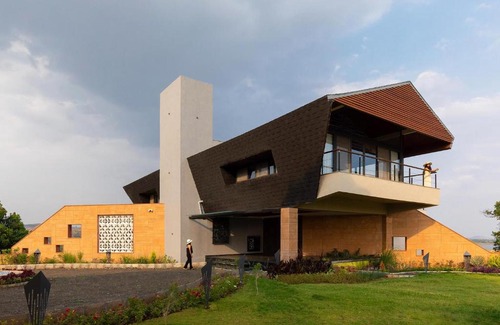Igatpuri Villa | Pearl Lakeview Mansion by StayVista - Lakeside villa with Infinity pool, Jacuzzi, In-house theatre & Games room