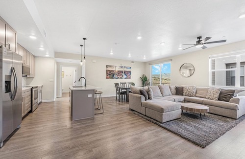 St. George Condo | Pearl of Dixie: Desert Color Lagoon + Beaches