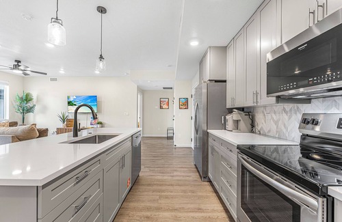 St. George Condo | Pearl of Dixie: Desert Color Lagoon + Beaches