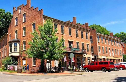 Coshocton Apartment | Pearl's Place in heart of Historic Roscoe Village