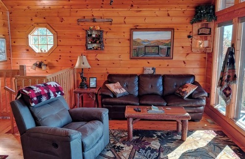 Gatlinburg - Pigeon Forge Cabin | PEARLY GATES Cabin - the BEST VIEWS in the Smokies wifi hot tub