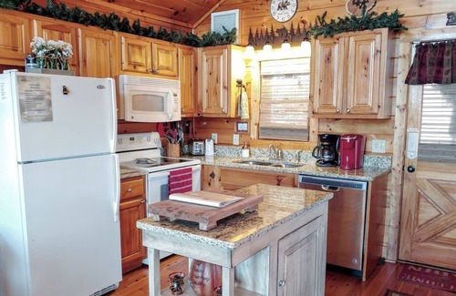 Gatlinburg - Pigeon Forge Cabin | PEARLY GATES Cabin - the BEST VIEWS in the Smokies wifi hot tub