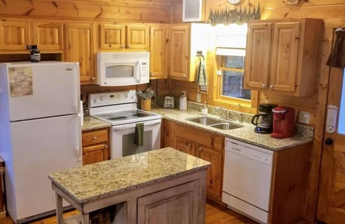 Gatlinburg - Pigeon Forge Cabin | PEARLY GATES Cabin - the BEST VIEWS in the Smokies wifi hot tub