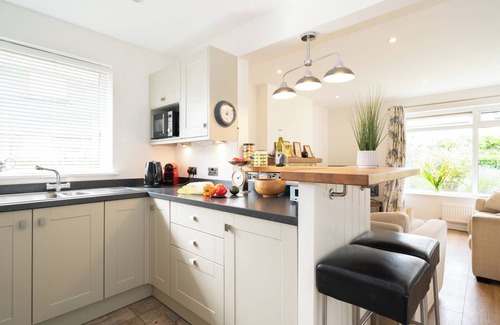 Bembridge House | Pebble Beach Bembridge. Lovely Three Bedroom, 2 Bathroom Holiday Bungalow