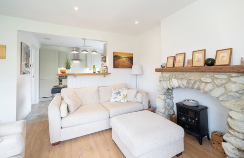 Bembridge House | Pebble Beach Bembridge. Lovely Three Bedroom, 2 Bathroom Holiday Bungalow