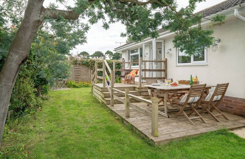 Bembridge House | Pebble Beach Bembridge. Lovely Three Bedroom, 2 Bathroom Holiday Bungalow