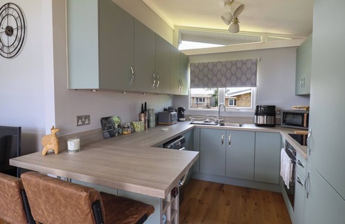 Seaton Cottage | PEBBLE BEACH CHALET, pet friendly, with a garden in Seaton, Devon