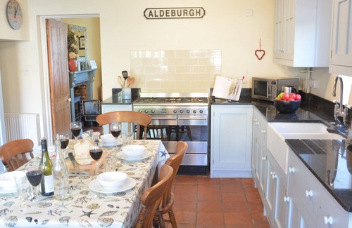Aldeburgh Cottage | PEBBLE BEACH COTTAGE, ALDEBURGH, pet friendly in Aldeburgh