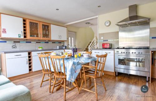 Weymouth House | Pebble House - Sea views parking family friendly