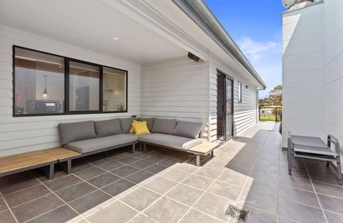 Apollo Bay Apartment | Pebble on Pascoe - Central apartment