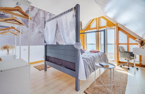 Pevensey Villa | Pebble Paradise Beachfront Family Getaway