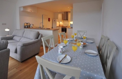 Bridport Cottage | PEBBLES, family friendly, with a garden in Burton Bradstock