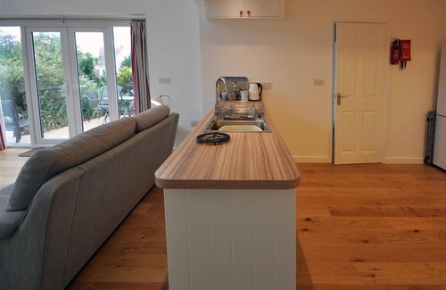 Bridport Cottage | PEBBLES, family friendly, with a garden in Burton Bradstock