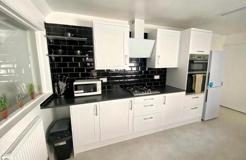 Weymouth House | Pebbles Family friendly Holiday Home Weymouth 2 mins from beach