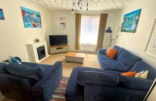 Weymouth House | Pebbles Family friendly Holiday Home Weymouth 2 mins from beach