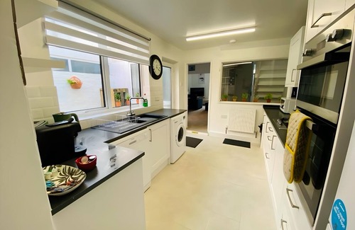 Weymouth House | Pebbles Family Holiday Home Weymouth Dorset - 2 mins walk to sea/Jurassic coast