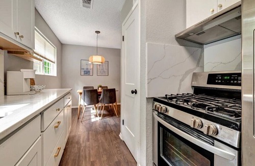 Nacogdoches House | Pecan Park Cottage -nClose to SFA + Downtown NAC