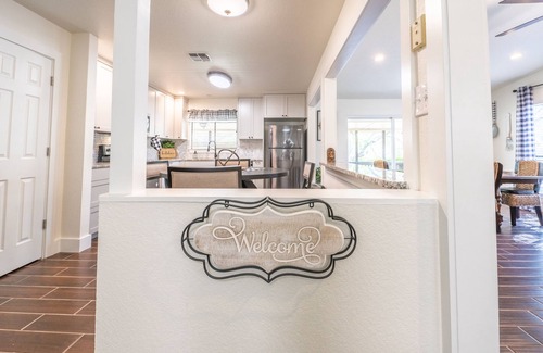 Kingsland House | Pecan Pie - Charming home on Channel w/Gameroom