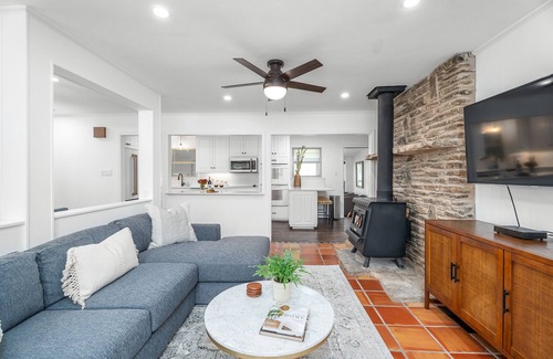 Fredericksburg House | Pecan Retreat-Half Mile to Main