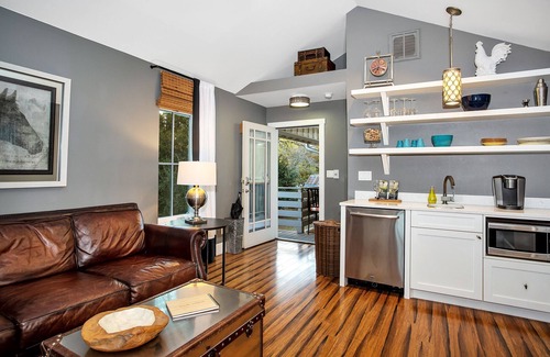 Fredericksburg Villa | Pecan Villa with Access to Swimming Pool and Hot Tub