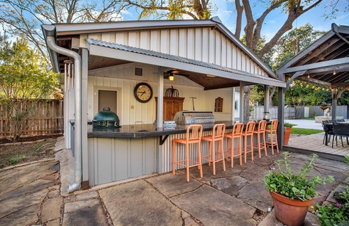Fredericksburg Villa | Pecan Villa with Access to Swimming Pool and Hot Tub