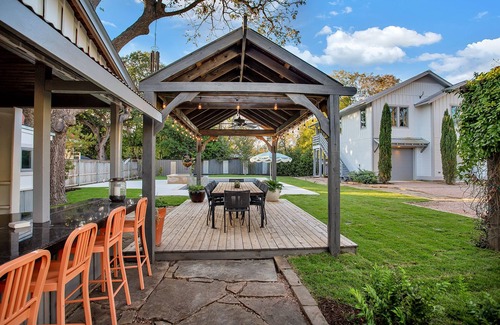 Fredericksburg Villa | Pecan Villa with Access to Swimming Pool and Hot Tub